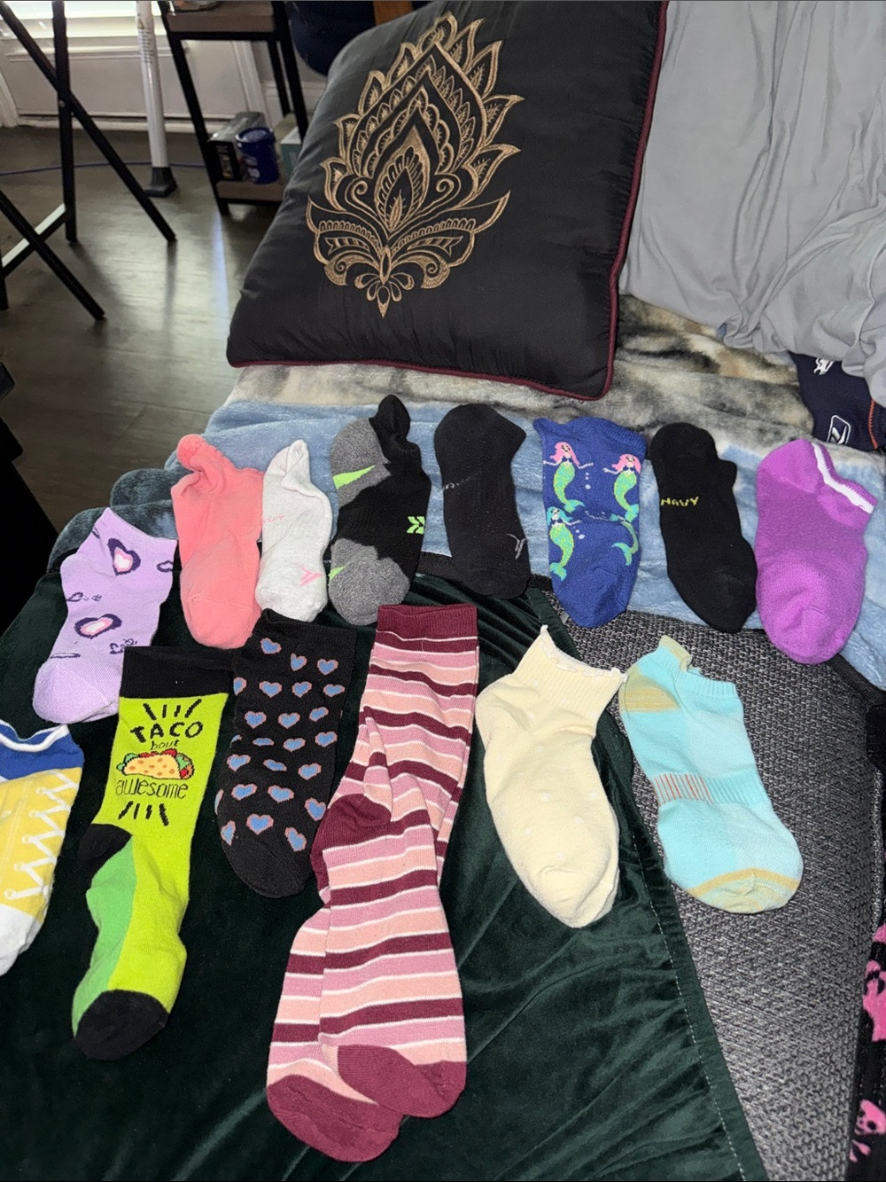 🖤ASSORTED PILE OF TWEEN/ TEEN GIRLS SOCKS - SIZE 5-7🖤